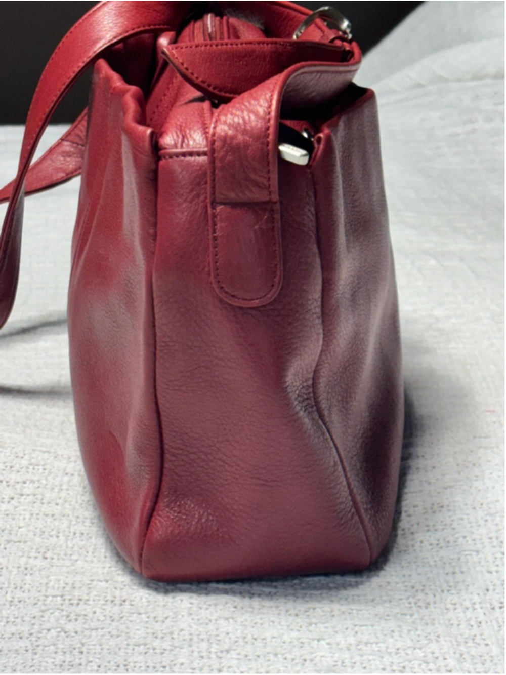 Stone Mountain Red Leather Triple Compartment Crossbody EUC - Picture 12 of 16